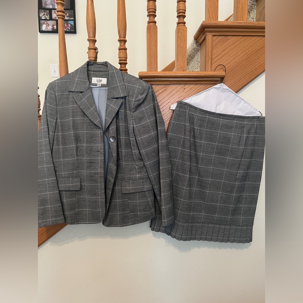 Le Suit 2-piece Suit (10p)